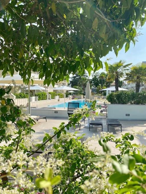 Residence Jesolo Lido Centro Con Piscina Zewnętrze zdjęcie