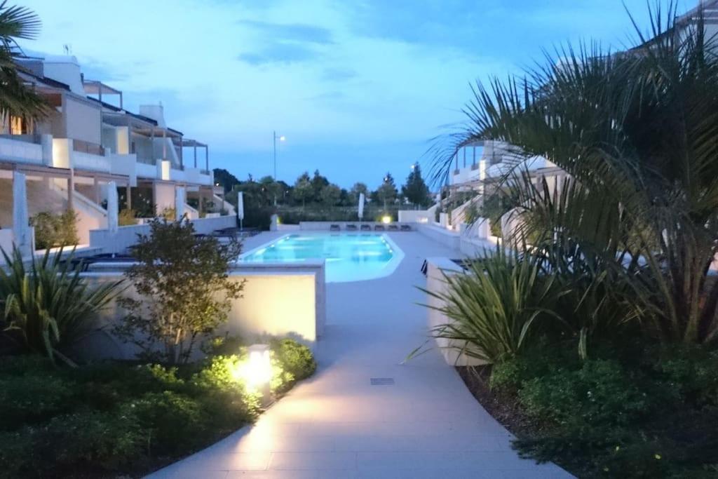 Residence Jesolo Lido Centro Con Piscina Zewnętrze zdjęcie